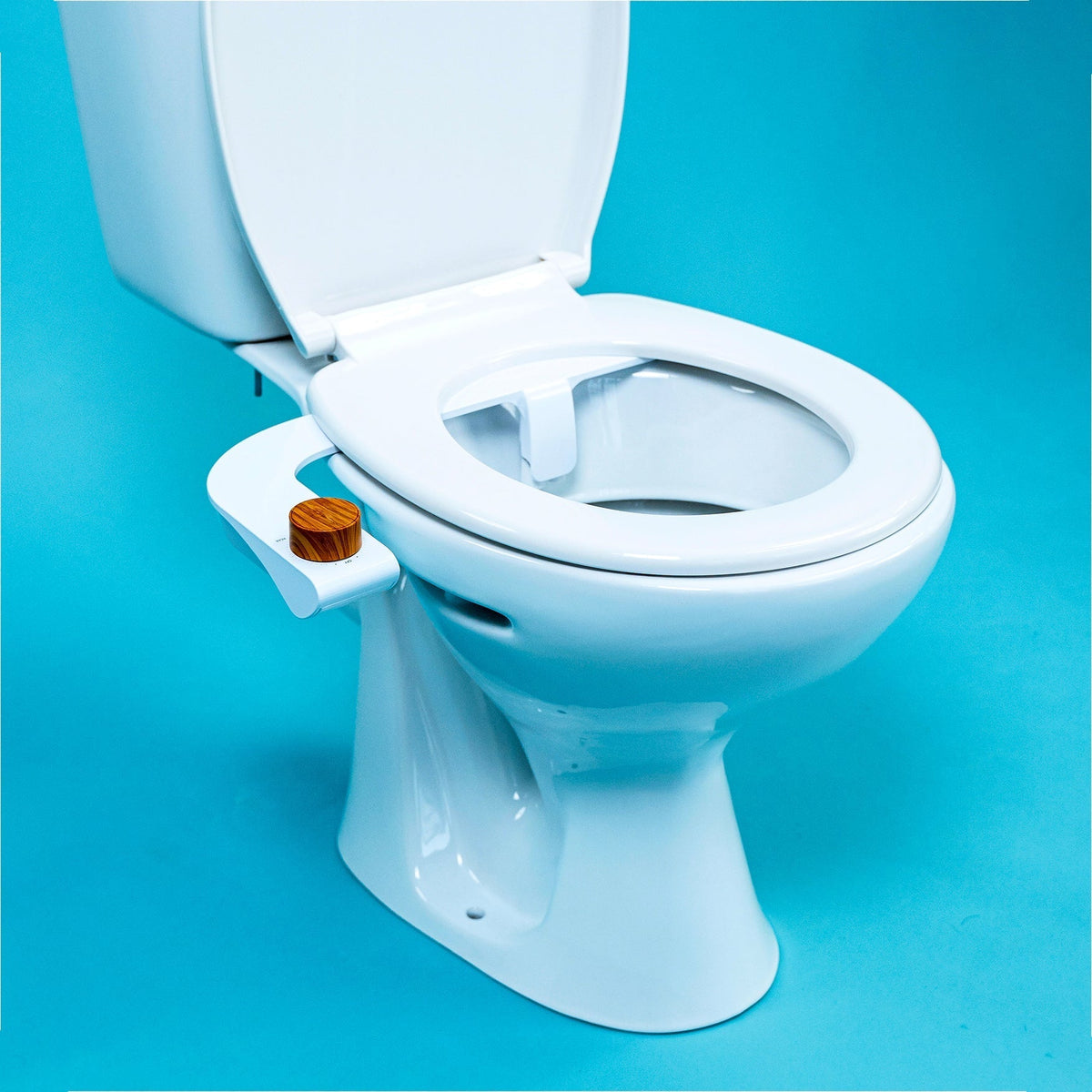 homme-se-demandant-comment-utiliser-bidet